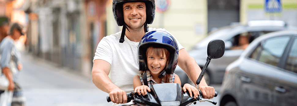 Ασφαλείς μετακινήσεις με τα παιδιά στη μοτοσυκλέτα